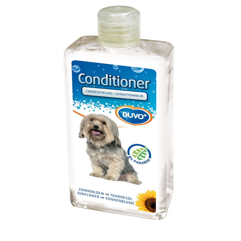 De crèmespoeling of conditioner van Duvo+ met heerlijk zonnebloem-extract is geschikt voor alle hondenrassen. De conditioner kan na het wassen gebruikt worden om de vacht goed te kunnen doorkammen. Hij zorgt tevens voor een heerlijk zachte vacht en volume. 0% parabenen.