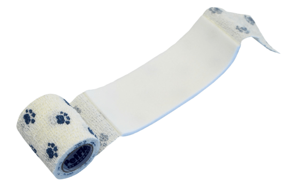 De ideale zelfklevende bandage met een gepatenteerd absorberend schuimkussen dat vocht en vuil uit de wond trekt en vasthoudt. • Kleeft niet aan de wond.
• Ideaal bij schaaf- en schuurwonden. • Zelfklevend.
• 2x zo sterk als een standaard bandage.
• Zweet- en waterbestendig.
• Zonder schaar eenvoudig af te scheuren.
• Breedte: 5 cm, Lengte: 2,25 m